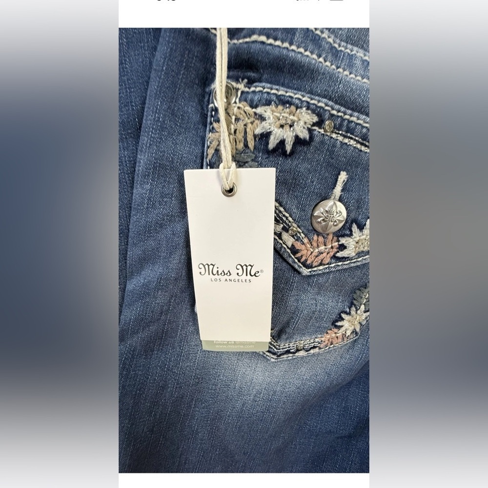 Miss Me Skinny Jeans | Embellished Floral Back Pockets | Stretch Denim
26x31 - Picture 10 of 15